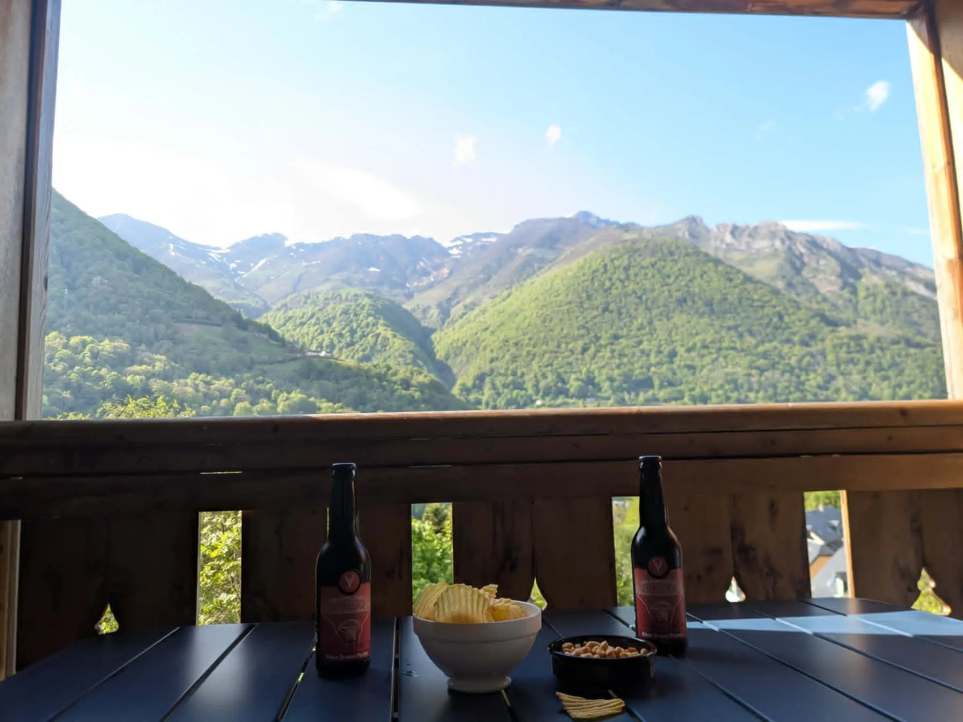 Studio Cauterets Mountain Nest — salle de bain moderne