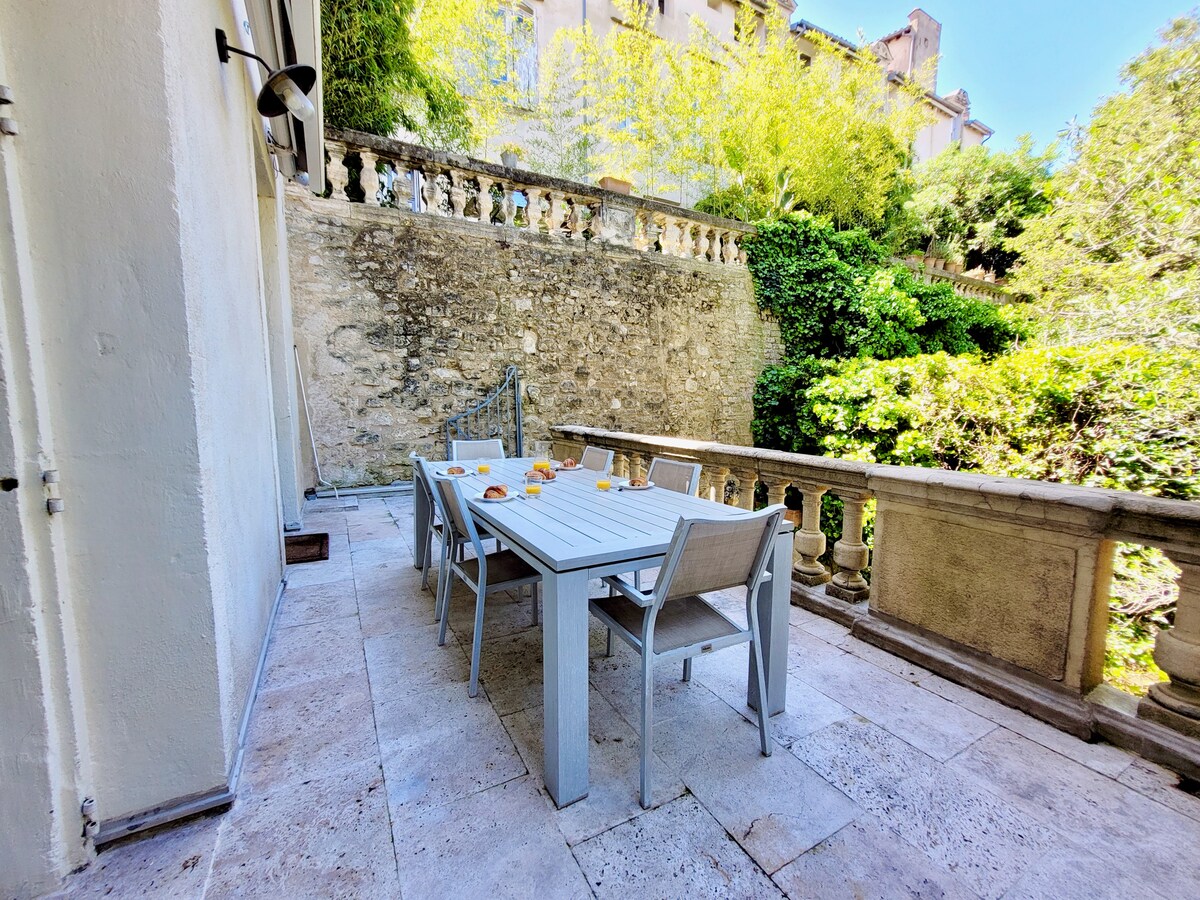 Superbe Apt Centre-ville - Clim Parking & Terrasse